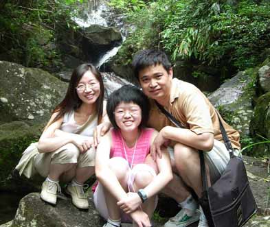 Shuya Che and family