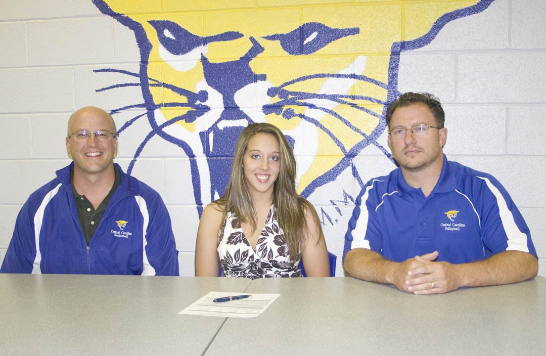 CCCC Cougars sign players