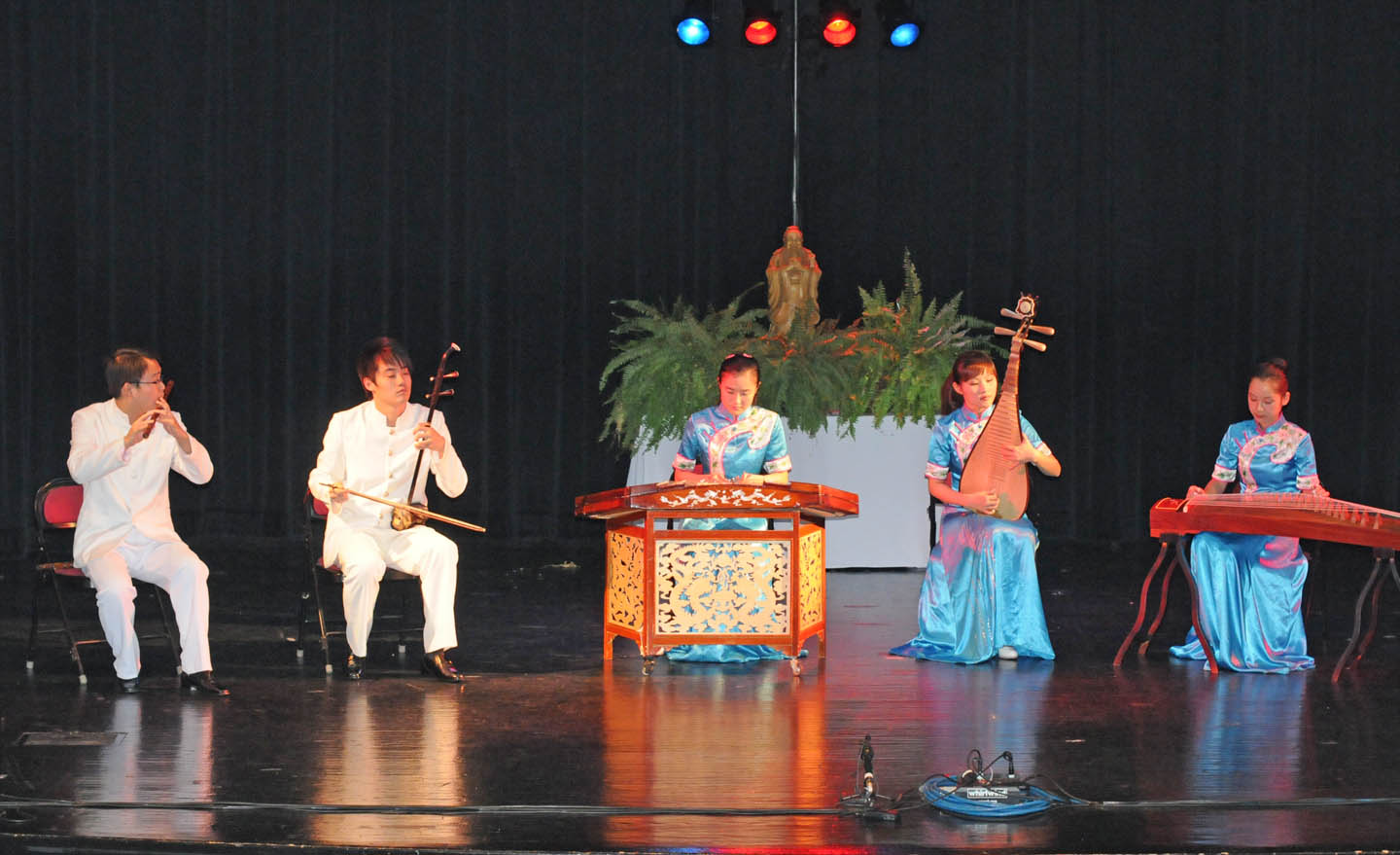 Read the full story, Chinese concert wows audience